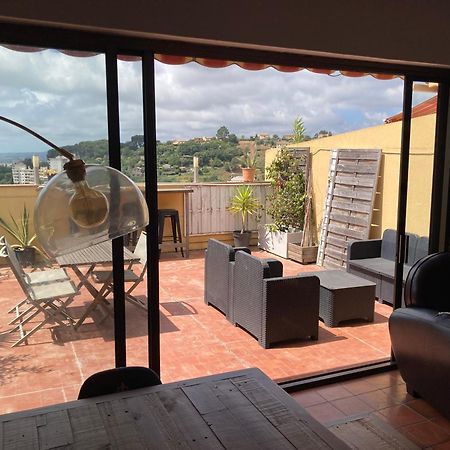 T2 Traversant Avec Une Grande Terrasse Et Piscine Cagnes-sur-Mer Esterno foto