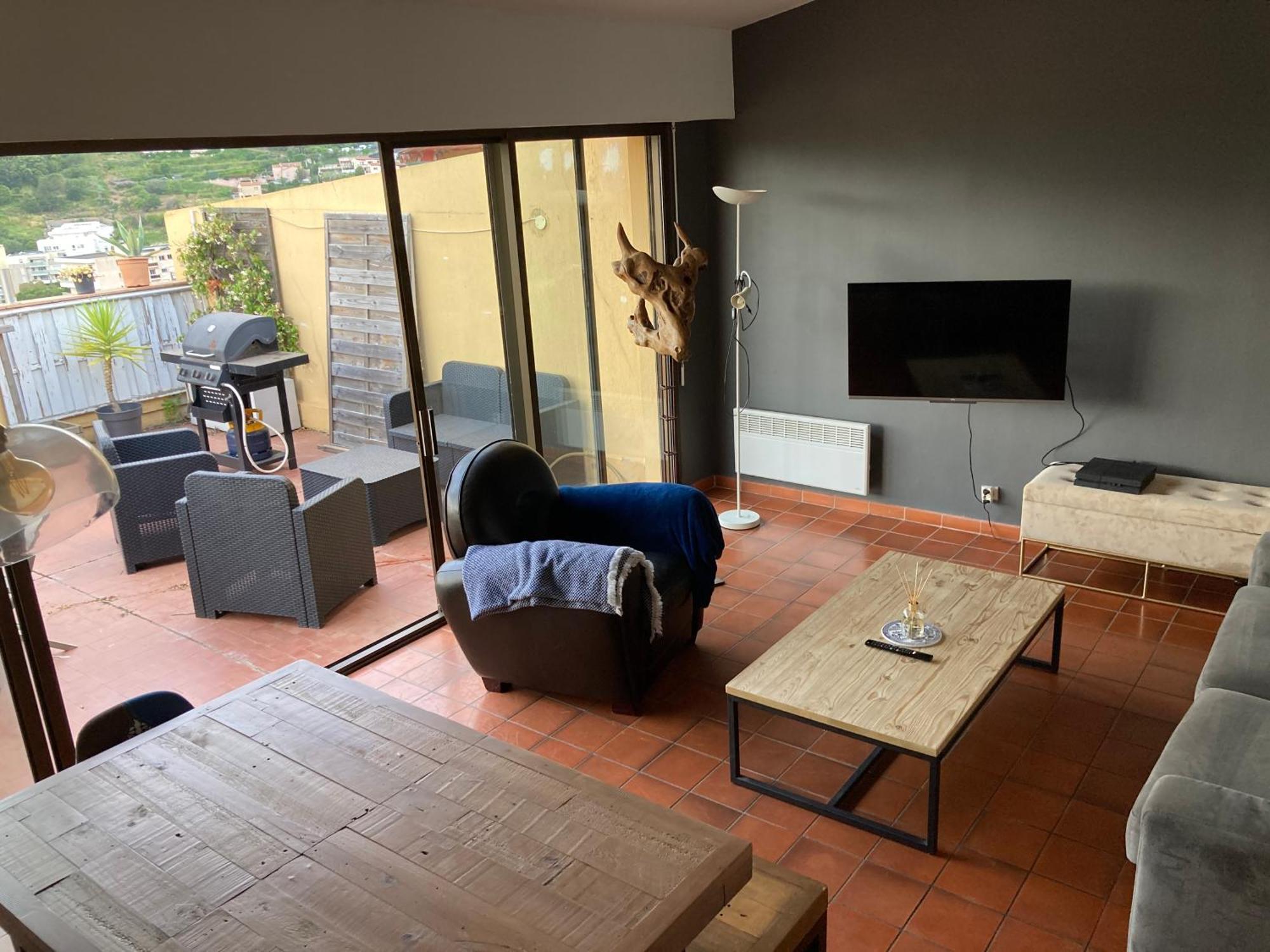 T2 Traversant Avec Une Grande Terrasse Et Piscine Cagnes-sur-Mer Esterno foto