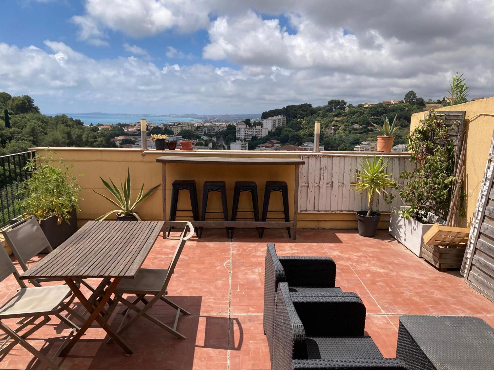 T2 Traversant Avec Une Grande Terrasse Et Piscine Cagnes-sur-Mer Esterno foto