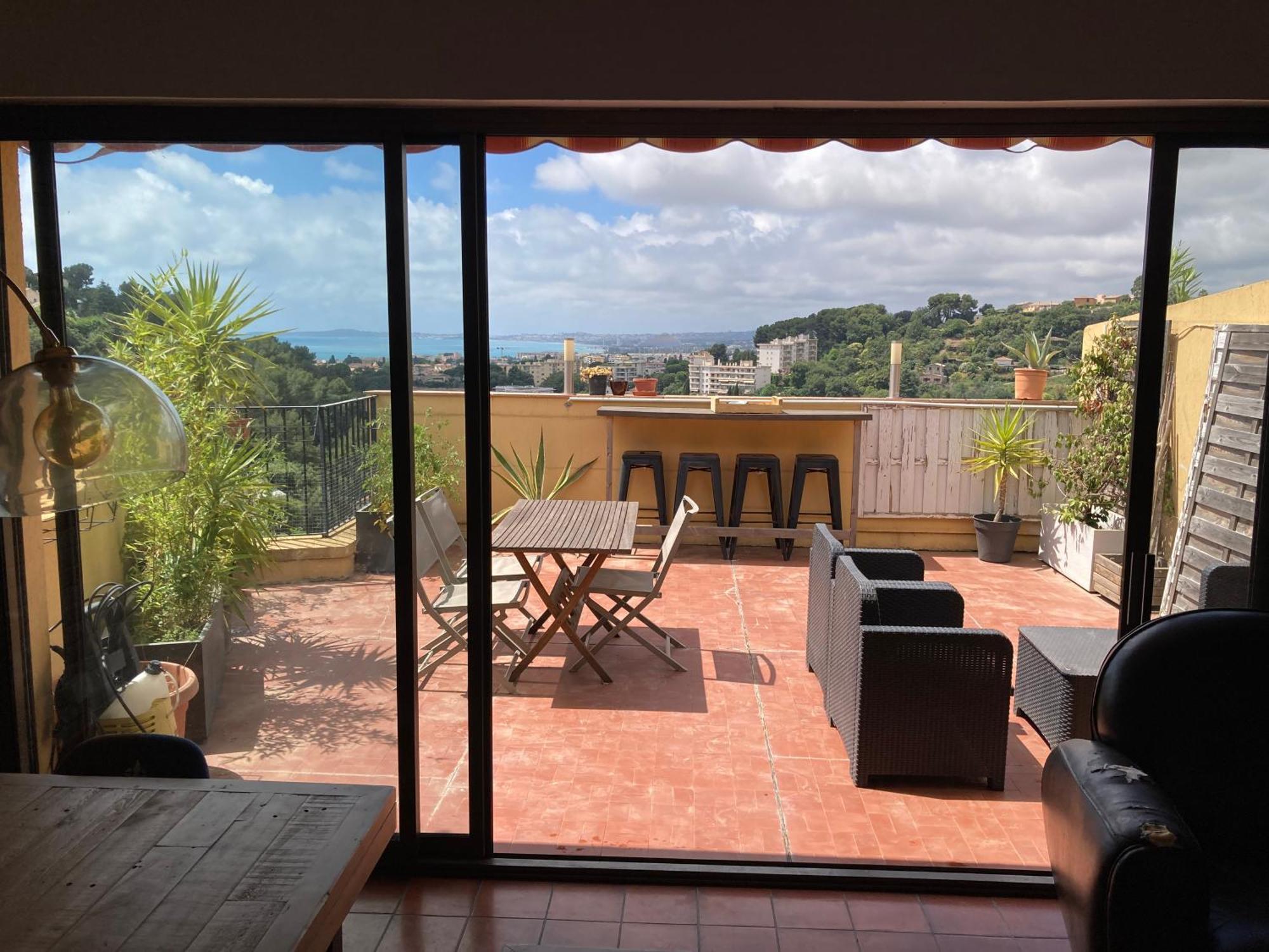 T2 Traversant Avec Une Grande Terrasse Et Piscine Cagnes-sur-Mer Esterno foto