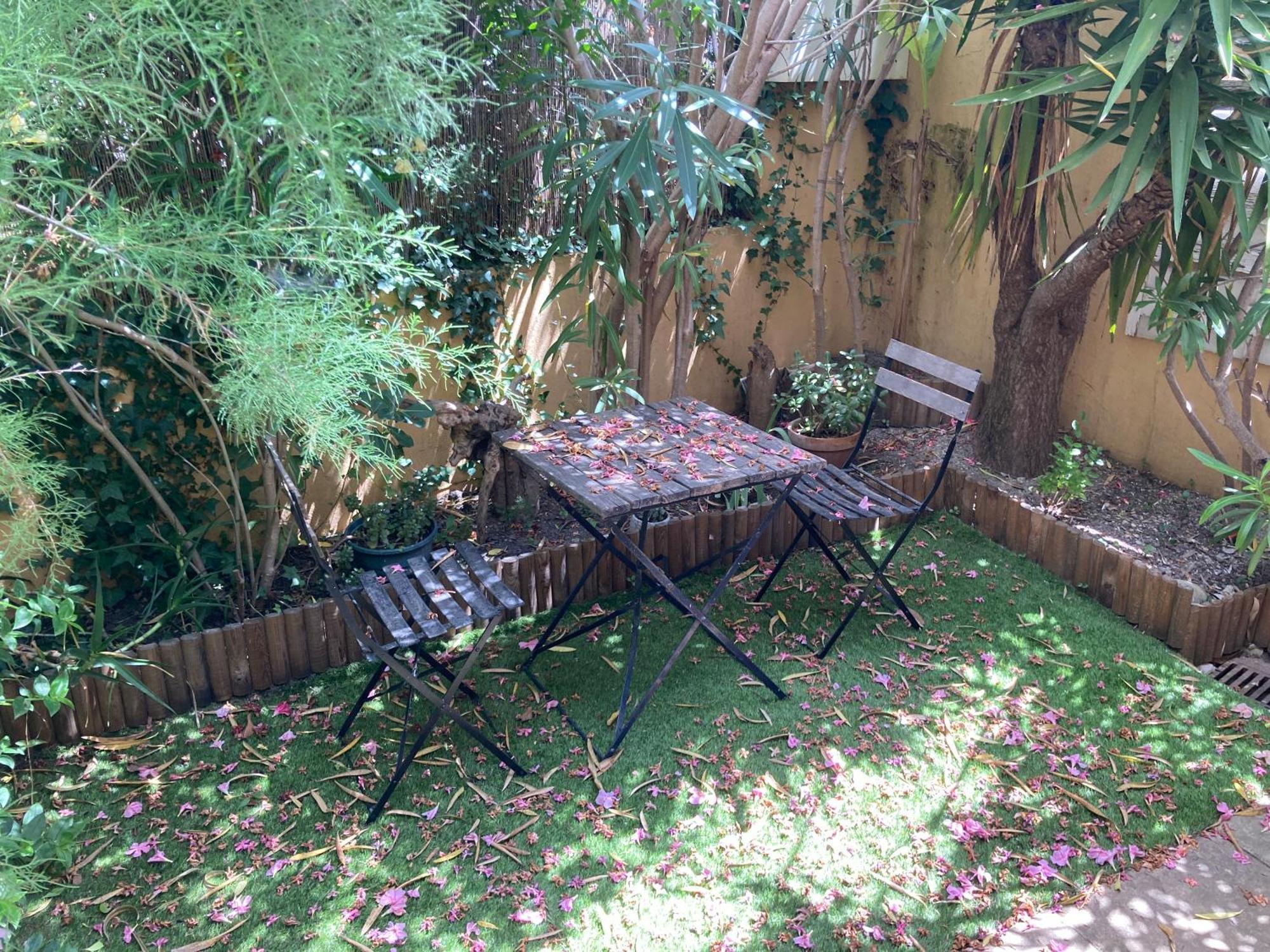 T2 Traversant Avec Une Grande Terrasse Et Piscine Cagnes-sur-Mer Esterno foto